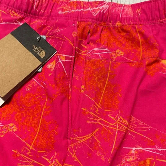 North Face Shorts - Picture 8 of 8